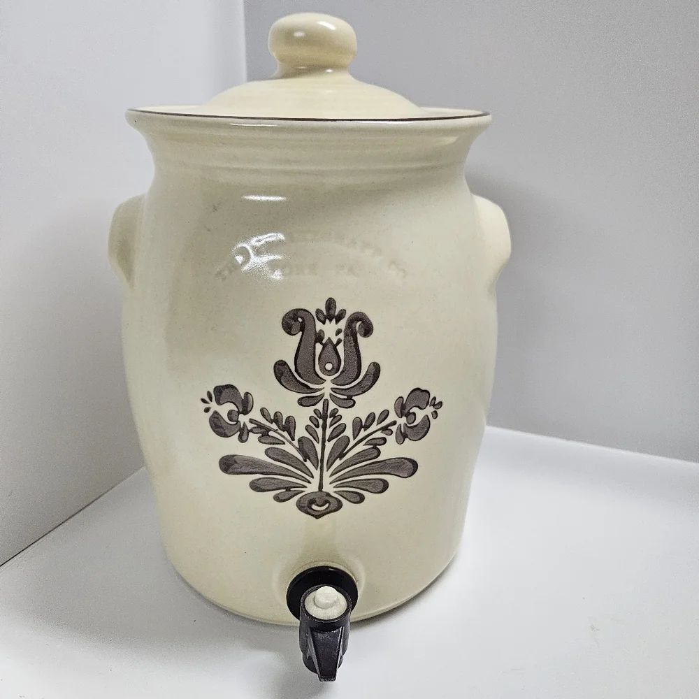 Vintage Pfaltzgraff Village Beverage Dispenser Crock with Lid 1 Gallon Stoneware